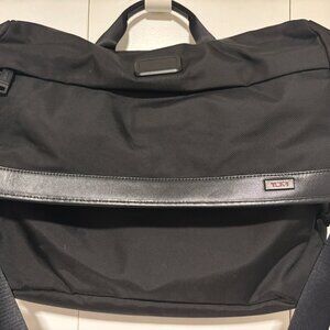 Tumi Alpha 2 Leather & Ballistic Expandable Nylon Messenger Bag/ Briefcase